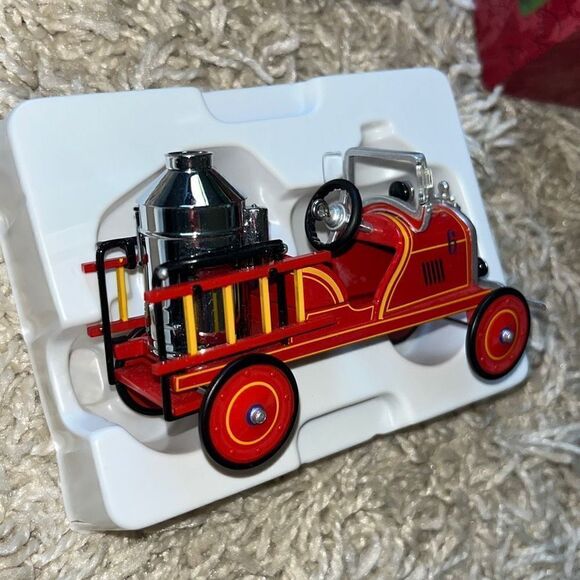 Hallmark Keepsake Cast Metal Ornament 1924 Toledo Fire Engine #6 Kiddie Car Clas - Picture 11 of 13